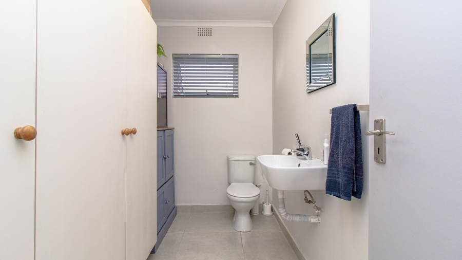 1 Bedroom Property for Sale in Sandbaai Western Cape